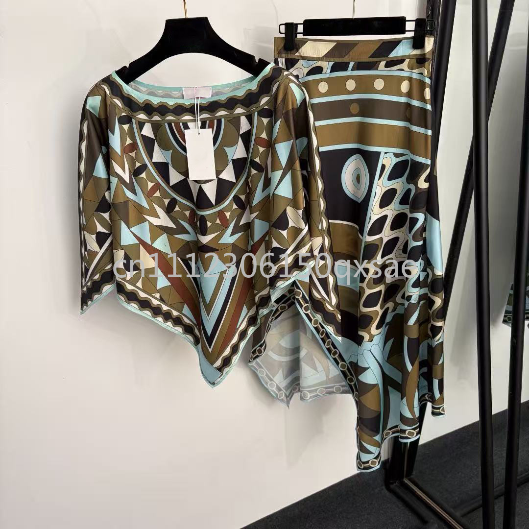 Streetwear Brands Logo - Ensemble de robes-cape noires de luxe